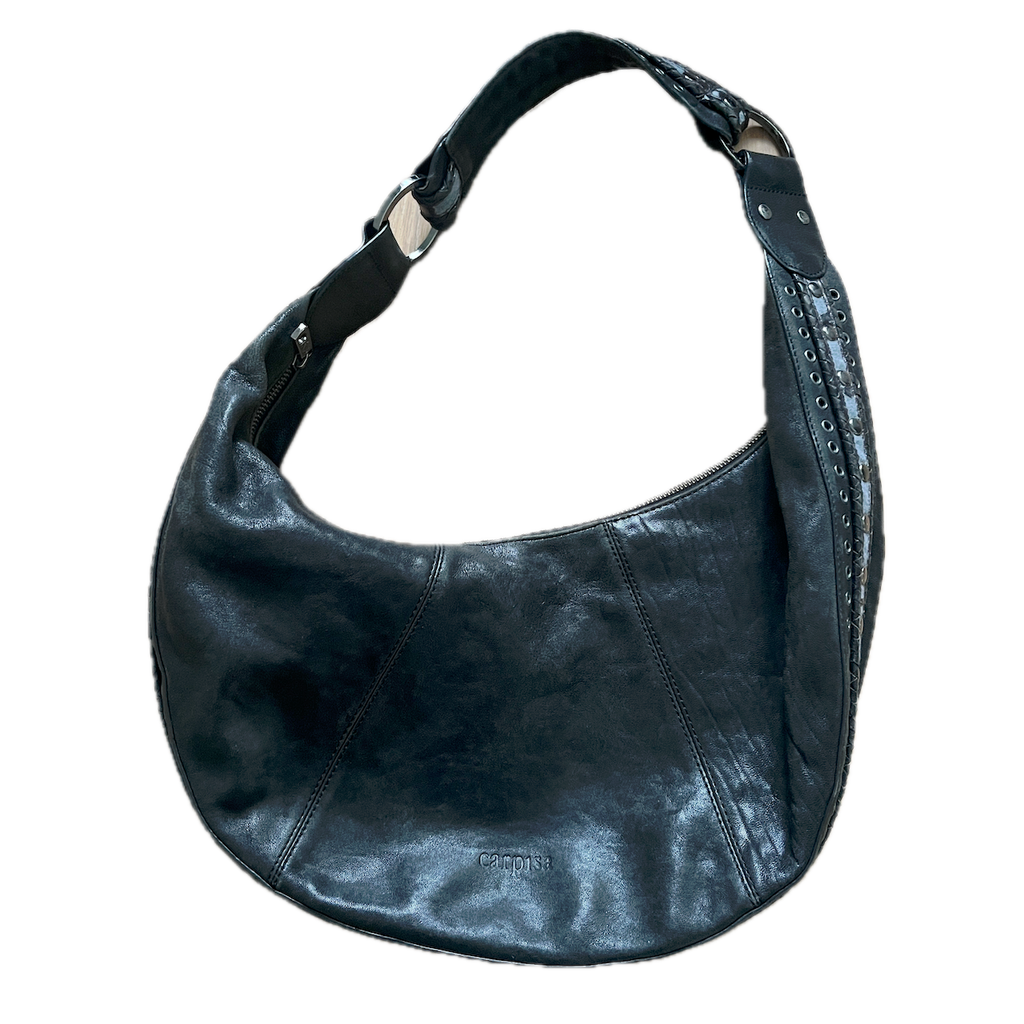 Schwarze mittelgroße Tasche mit eleganten Seitendetails
